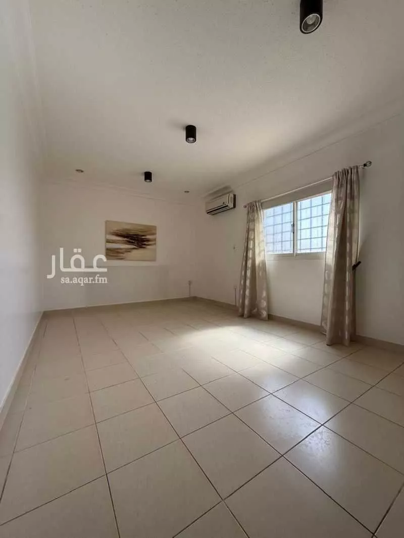 4 bedroom villa in Al Rabwa 9
