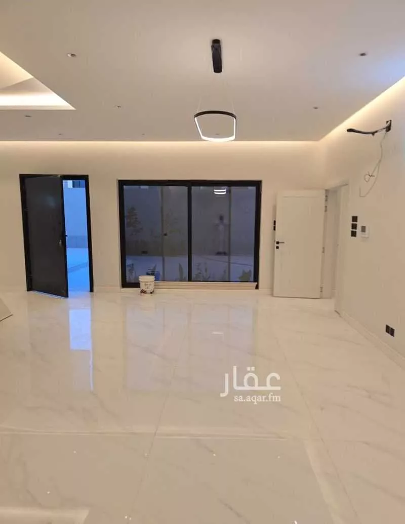 فيلا 8 غرف في المهدية 5