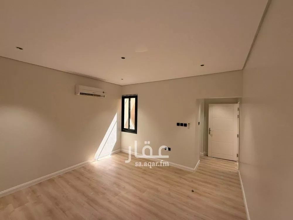 فيلا 7 غرف في الوادي 9