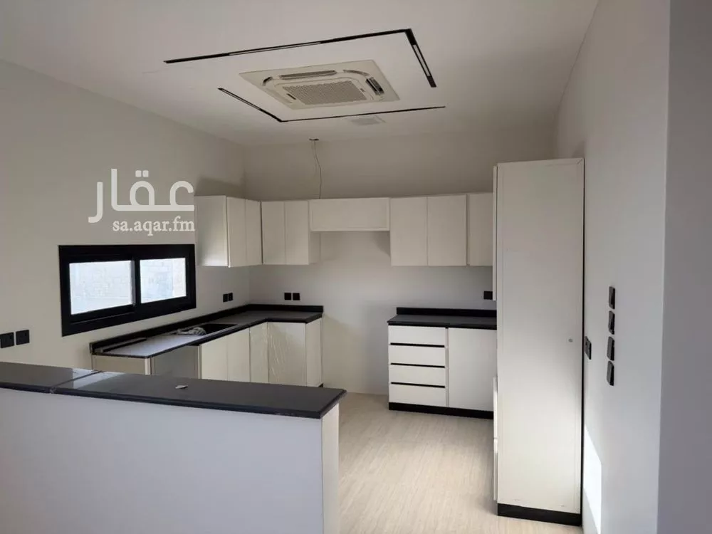 فيلا 7 غرف في العارض 3