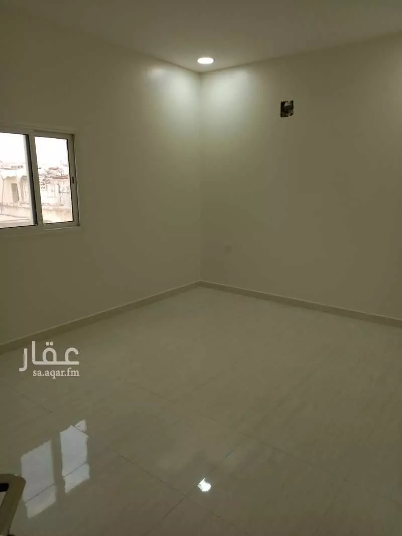 عمارة 235 م² في القادسية 8