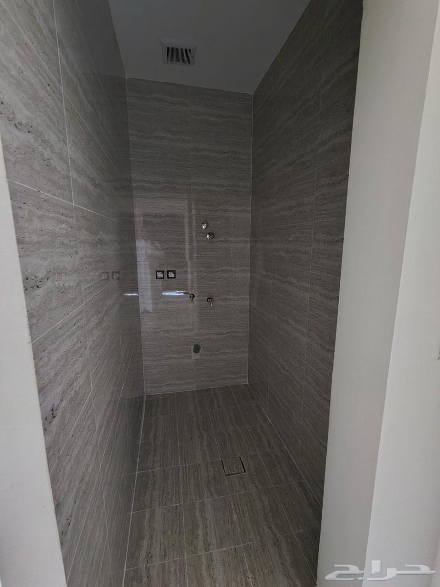 فيلا 4 غرف في البحيرة 7