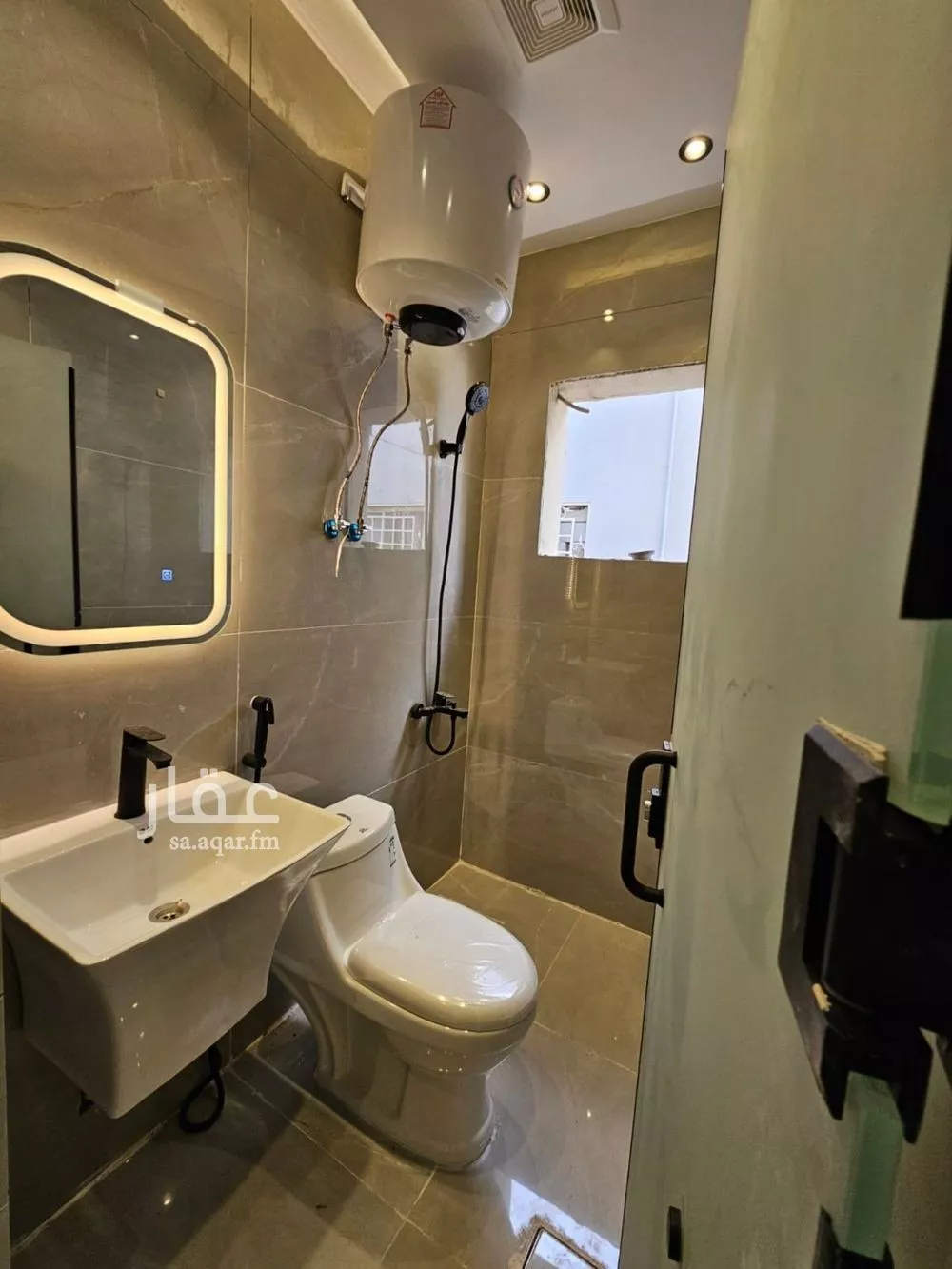 شقة 1 غرف في العقيق 12