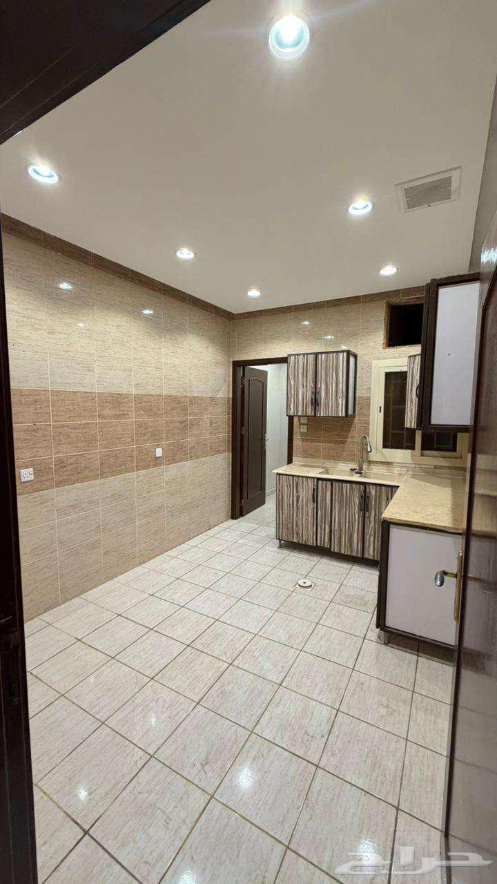 شقة 4 غرف في العوالي 10