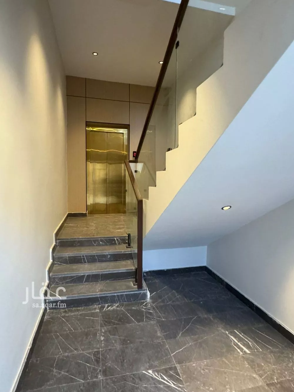 فيلا 5 غرف في العارض 2