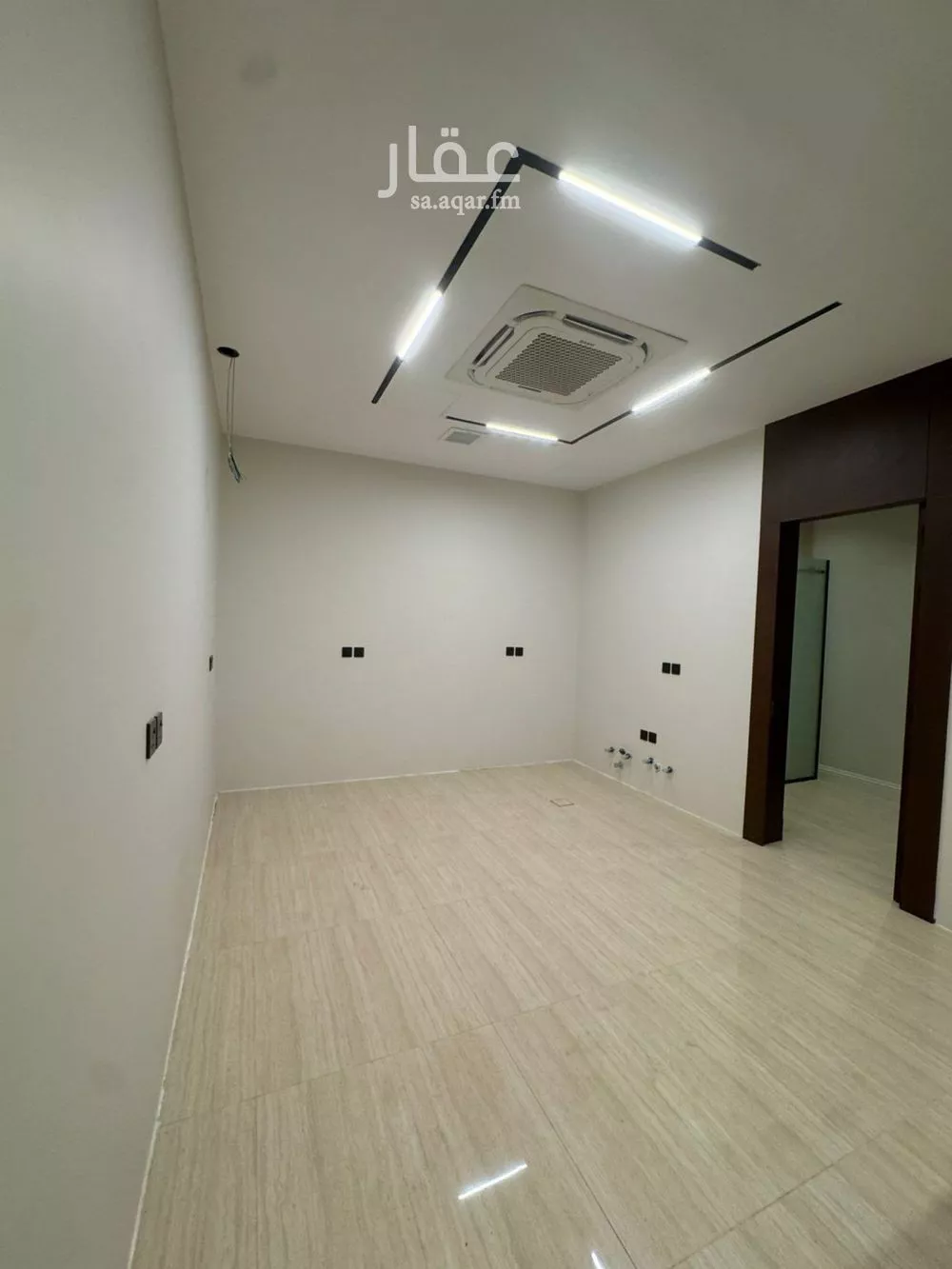 فيلا 5 غرف في العارض 8