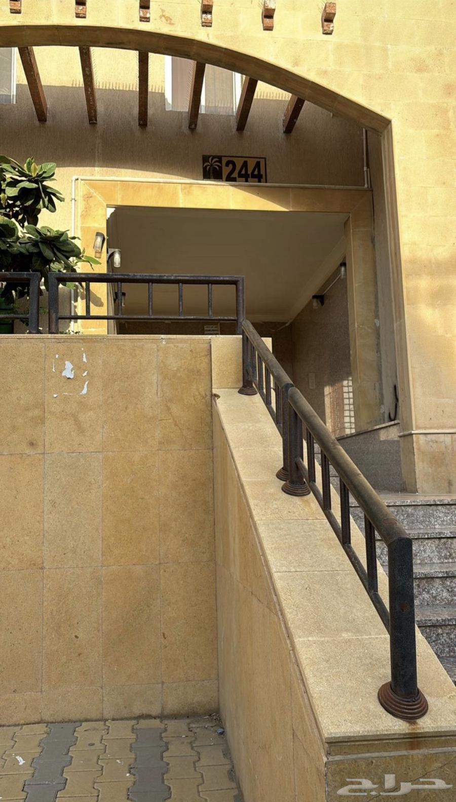 شقة 4 غرف في الحمراء و ام الجود 12