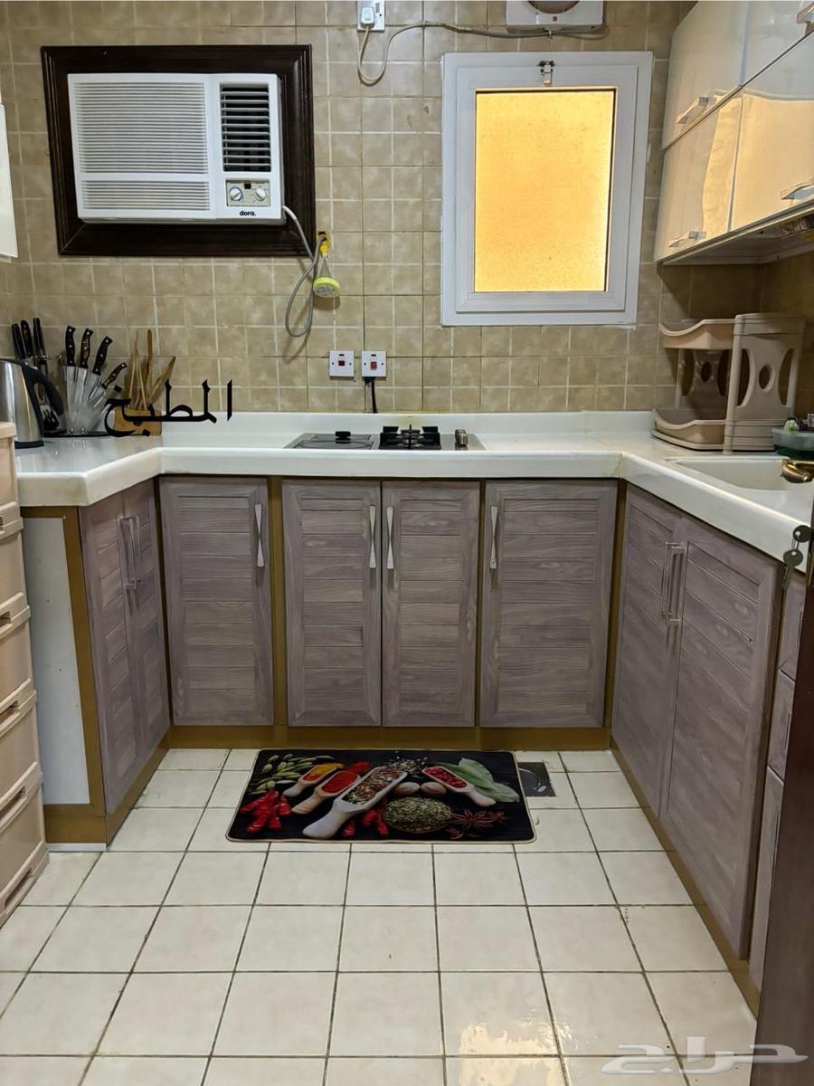 شقة 4 غرف في الحمراء و ام الجود 3