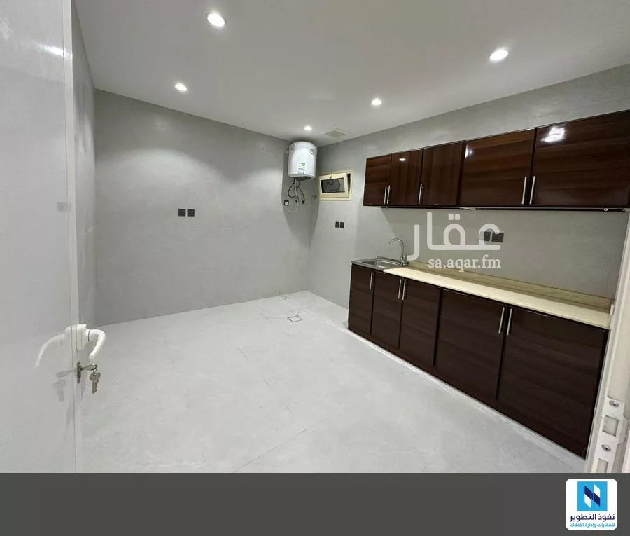 شقة 4 غرف في الوادي 5