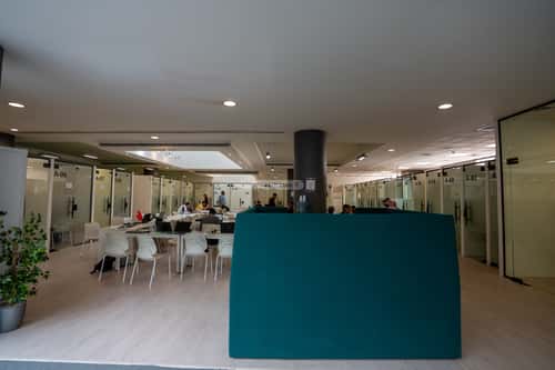 مكتب 10829 م² في الروضة 3