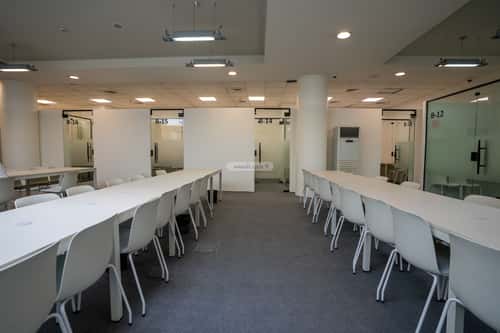 مكتب 10829 م² في الروضة 4