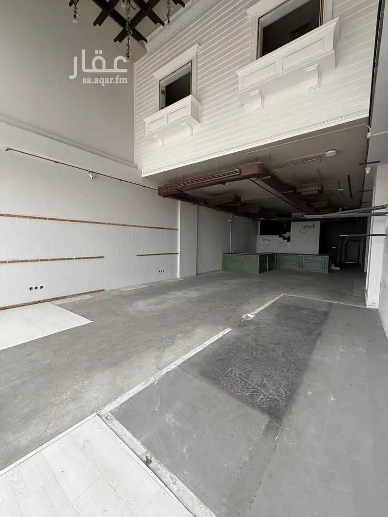 محل 921 م² في الريان 2