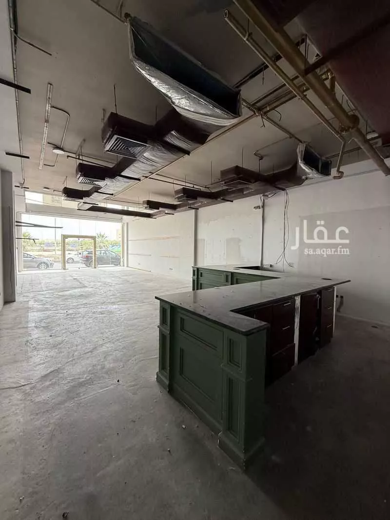 محل 921 م² في الريان 3