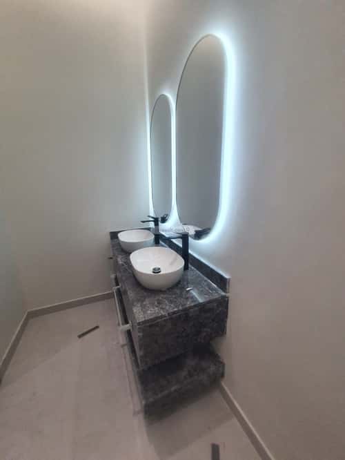 فيلا 5 غرف في احد 4