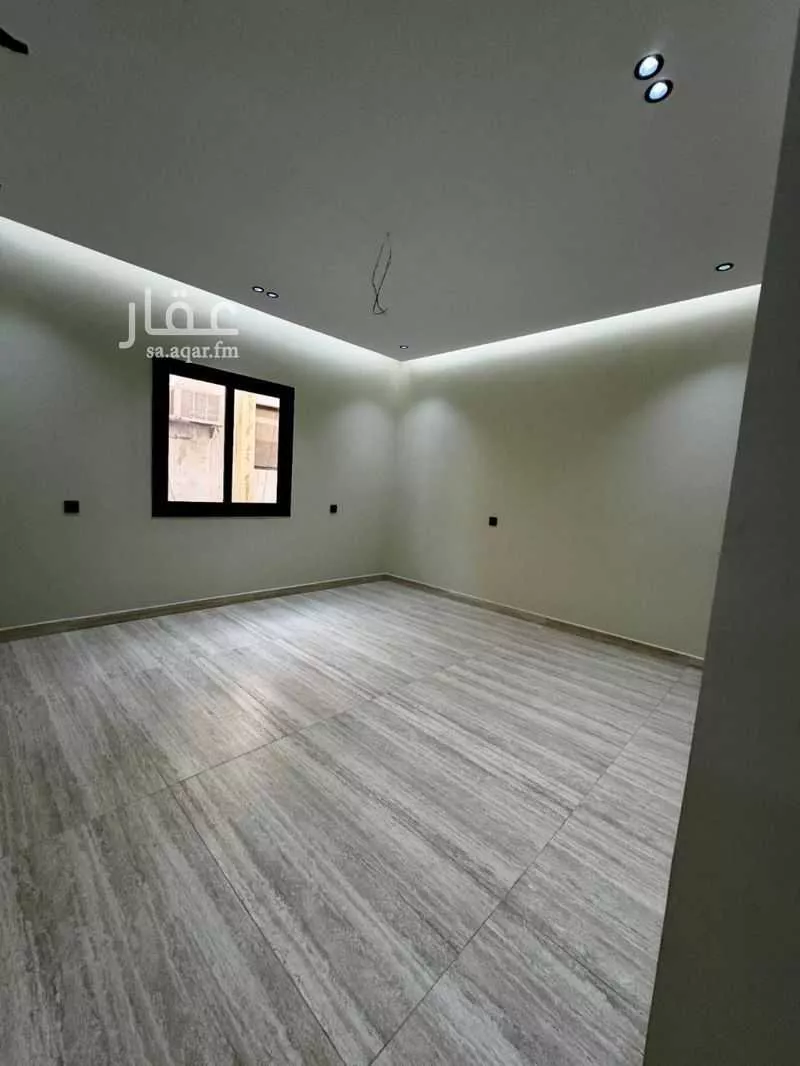 شقة 4 غرف في الروضة 16