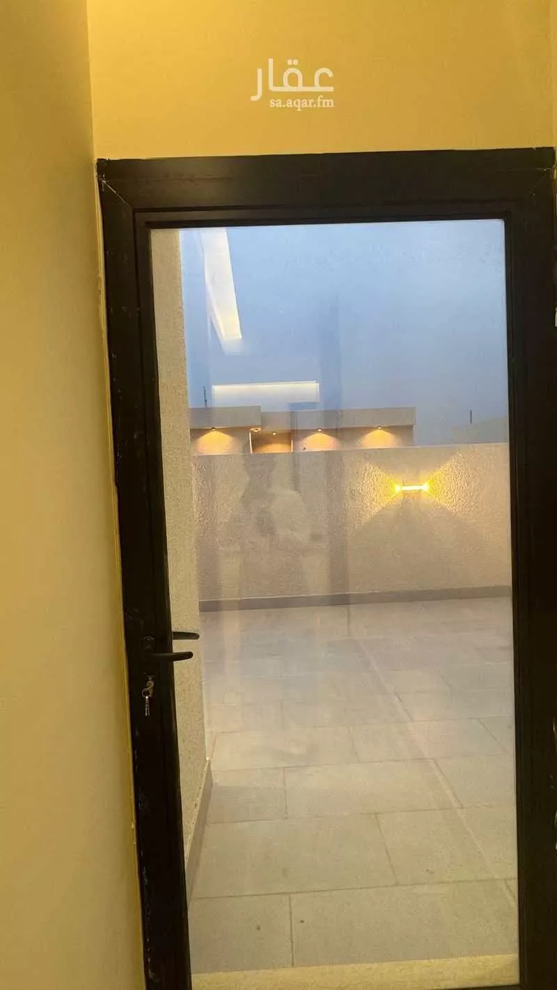 8 bedroom floor in Dirab 18