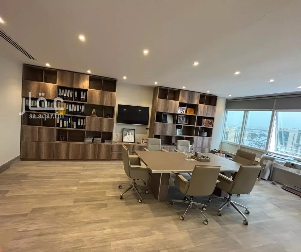 مكتب 3840 م² في العليا 2