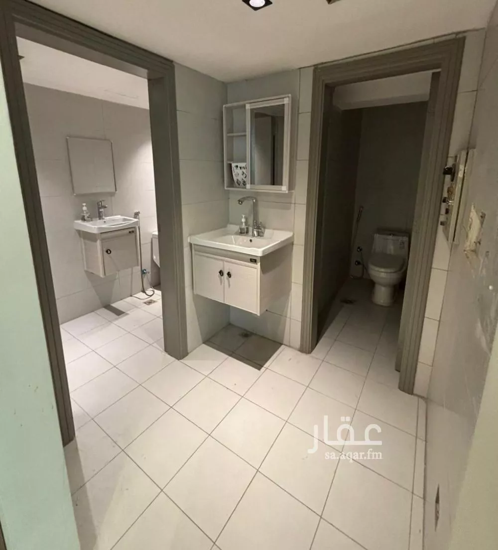 مكتب 3840 م² في العليا 4