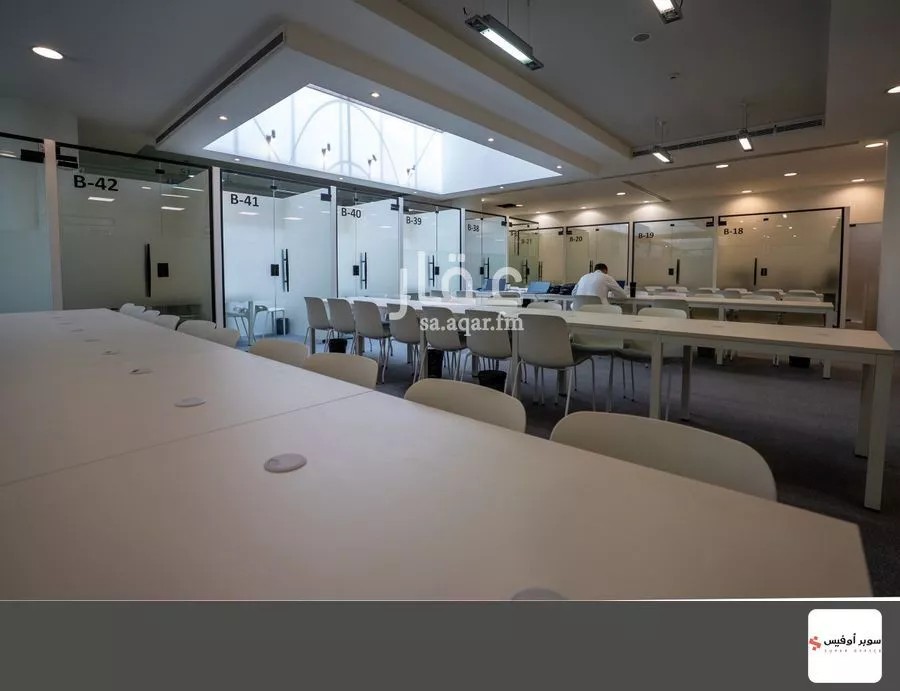 مكتب 10829 م² في الروضة 14