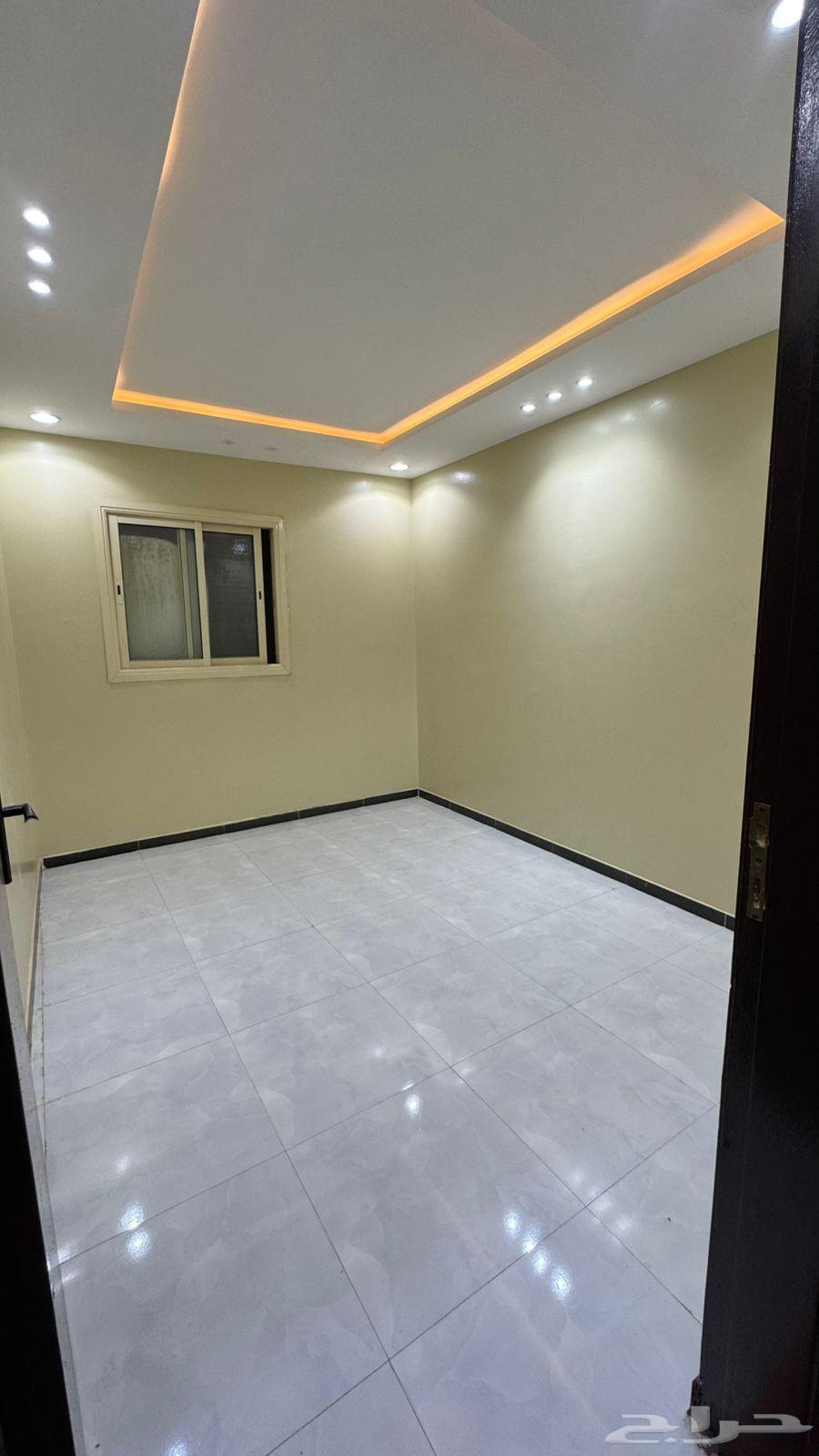 شقة 3 غرف في الرمال 4