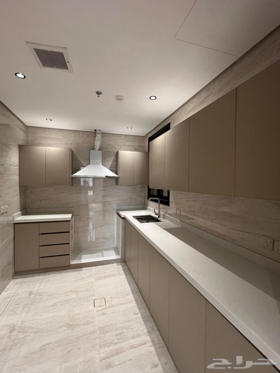 شقة 3 غرف في العارض 8