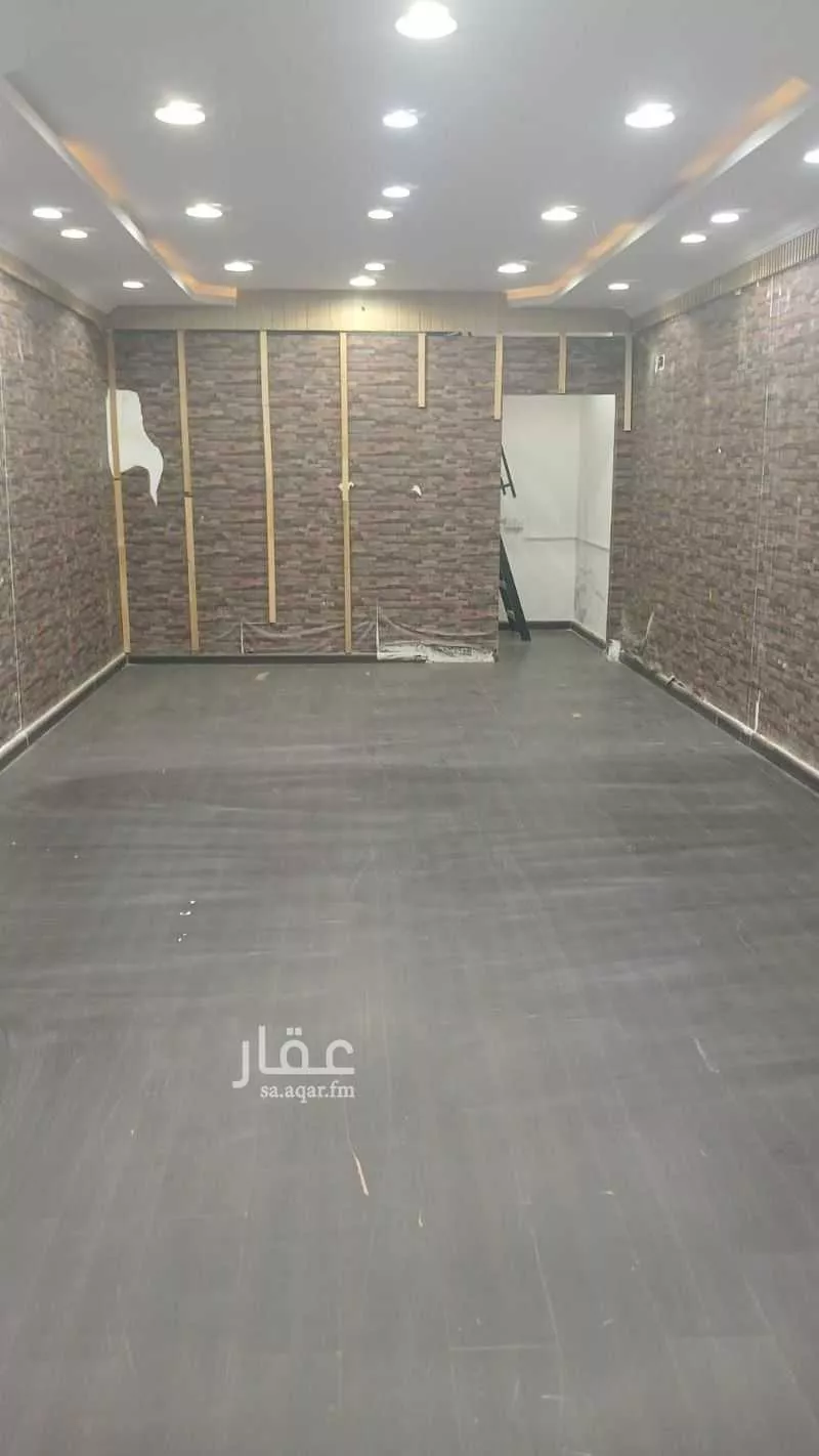 مكتب 900 م² في الفلاح 4