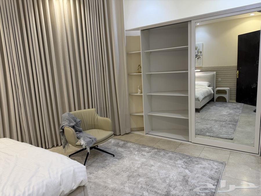 شقة 2 غرف في الملقا 4