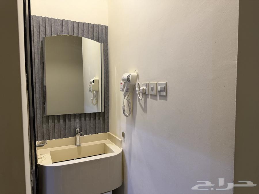 شقة 2 غرف في الملقا 5