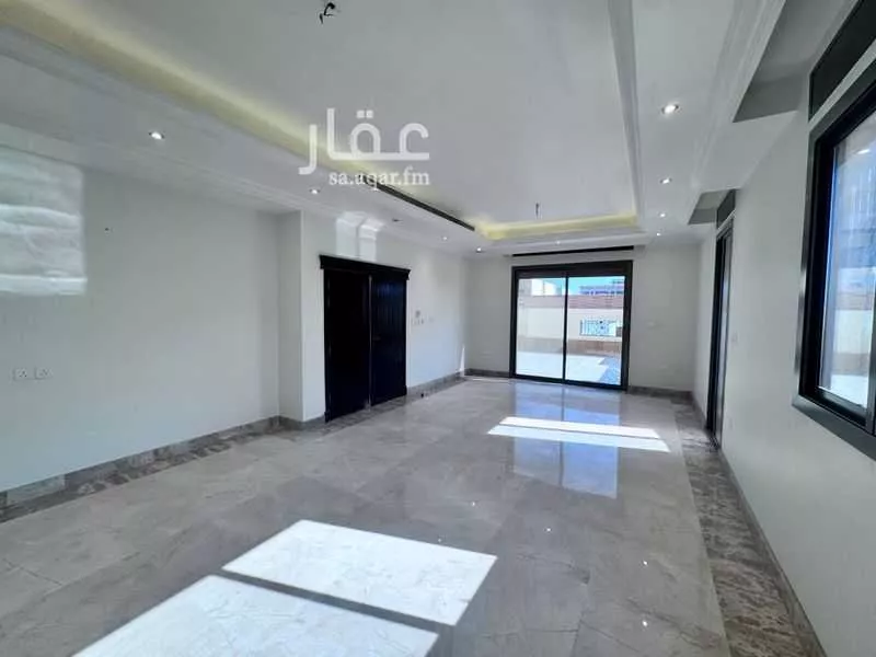 فيلا 5 غرف في الروضة 3