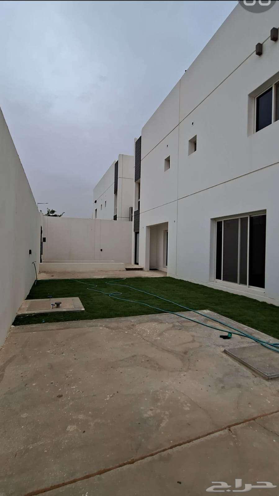 فيلا 4 غرف في الفاروق 8