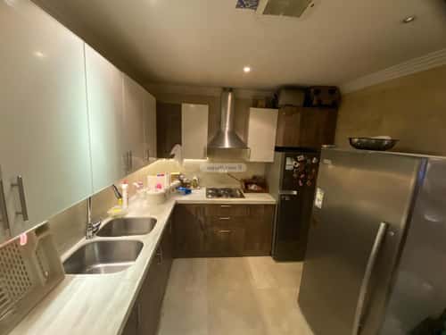 شقة 4 غرف في الملقا 8