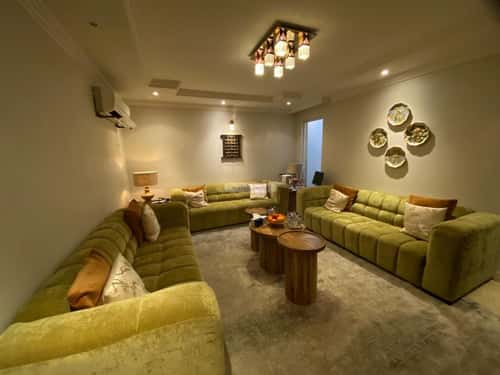 شقة 4 غرف في الملقا 9