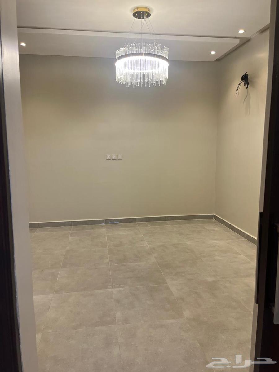 شقة 4 غرف في الواحة 5