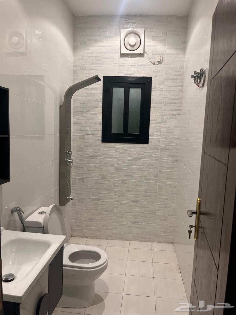 شقة 4 غرف في الواحة 6