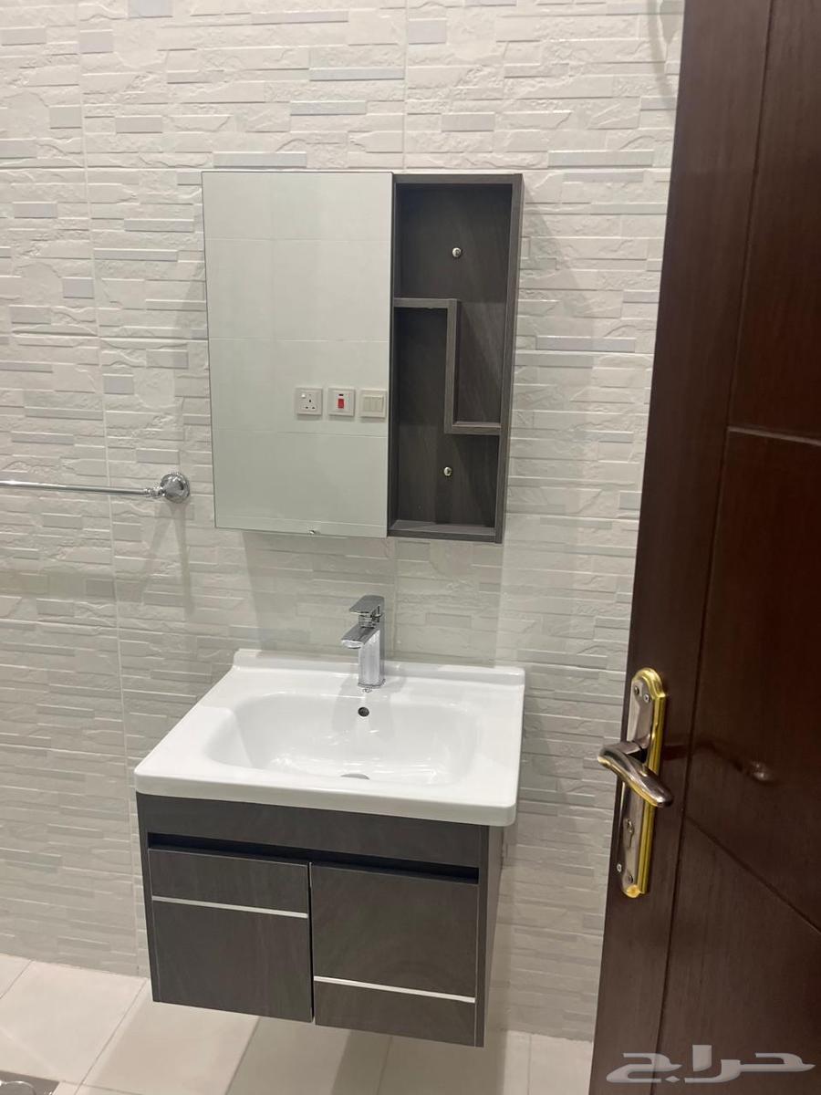 شقة 4 غرف في الواحة 8