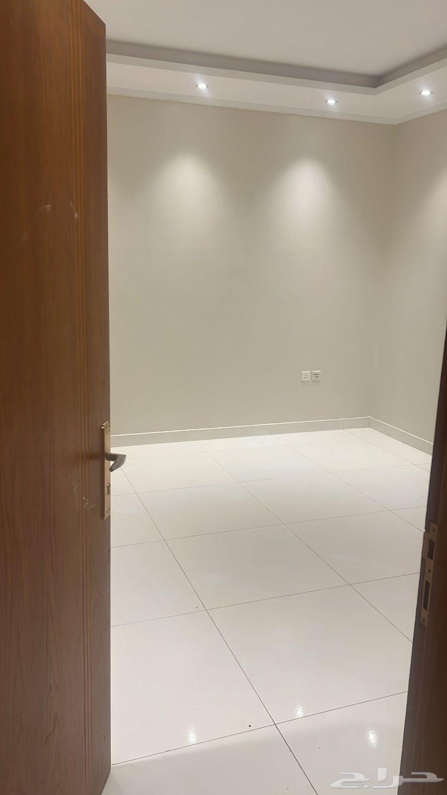 شقة 5 غرف في مشرفة 3