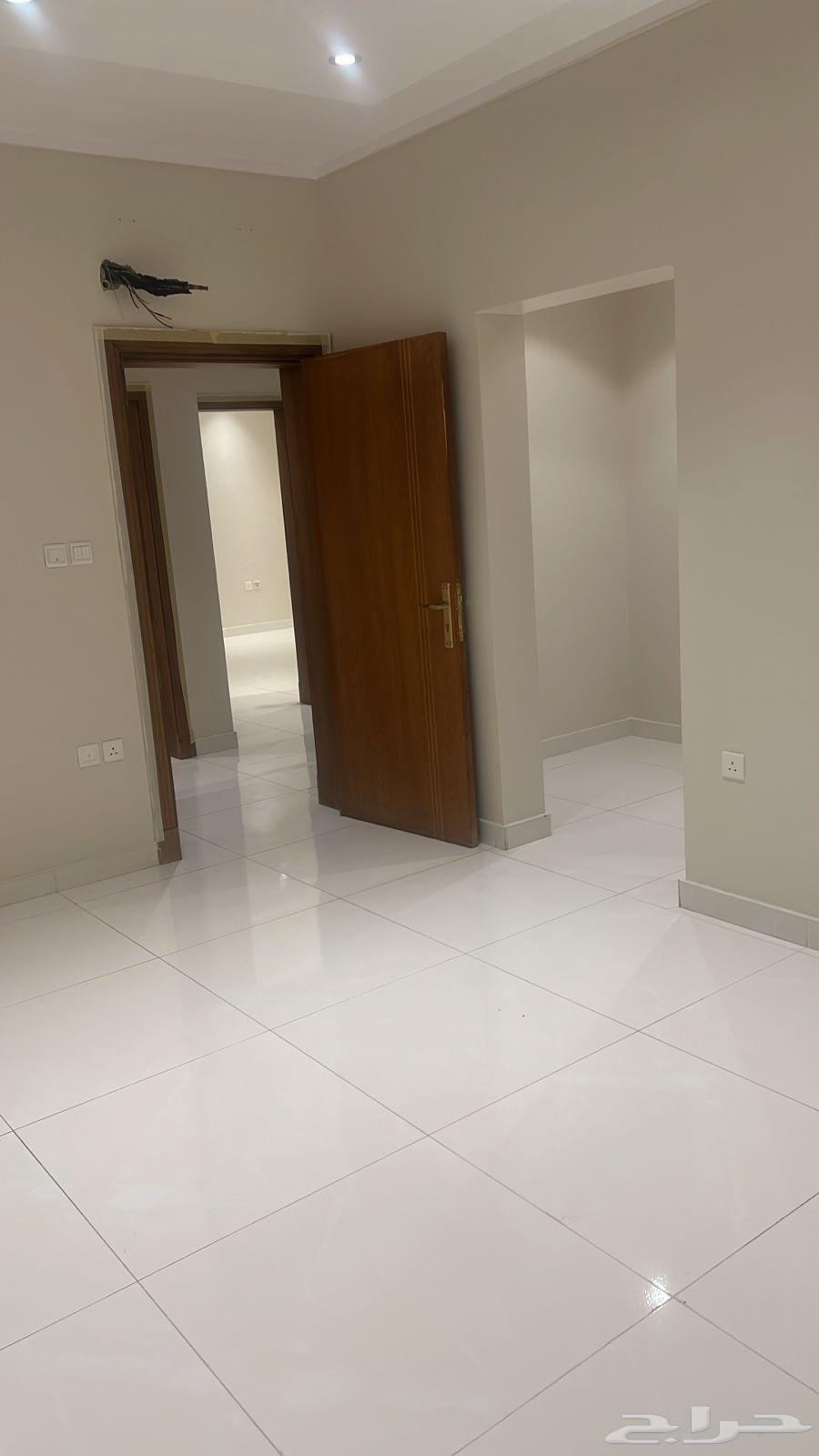 شقة 5 غرف في مشرفة 4