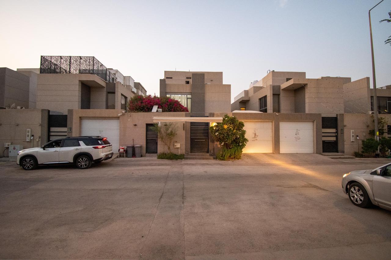 فيلا 4 غرف في الياسمين 23