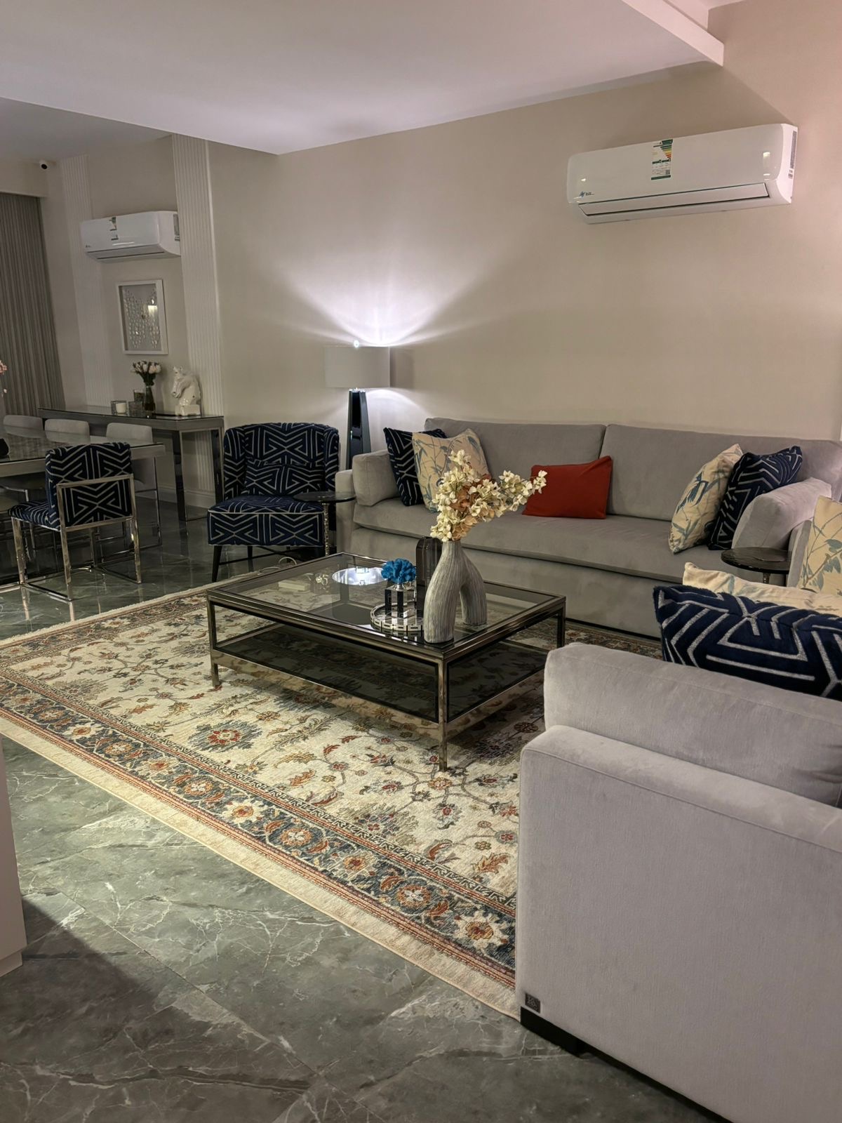 فيلا  في النرجس 12