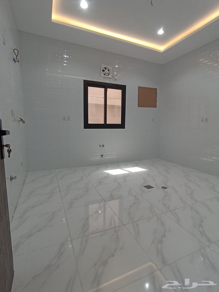 شقة 5 غرف في الريان 4