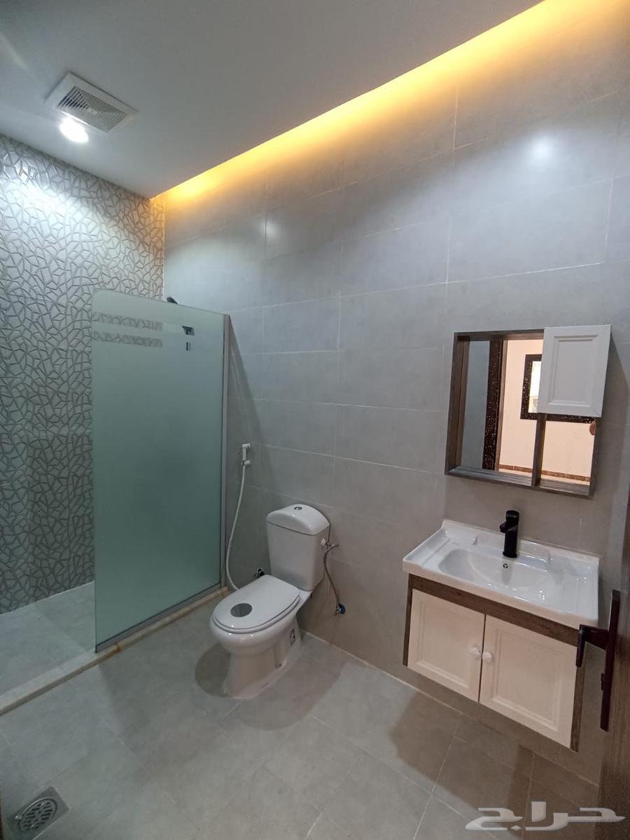 شقة 5 غرف في الريان 5