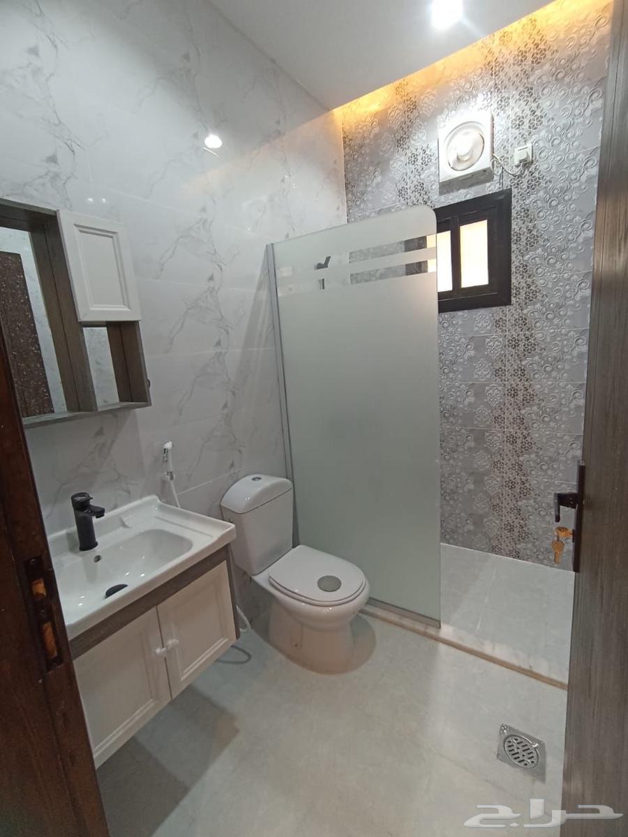 شقة 5 غرف في الريان 6