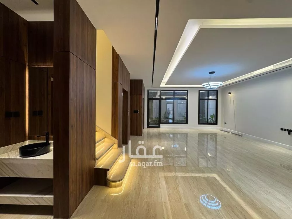 5 bedroom villa in Al Malqa 14