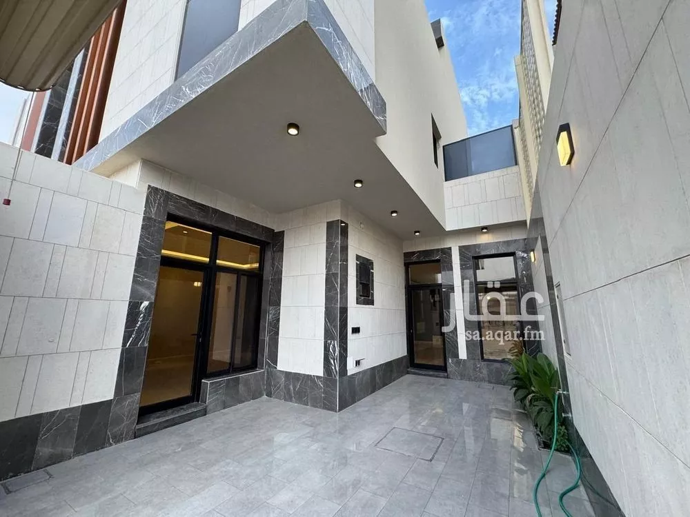 5 bedroom villa in Al Malqa 15