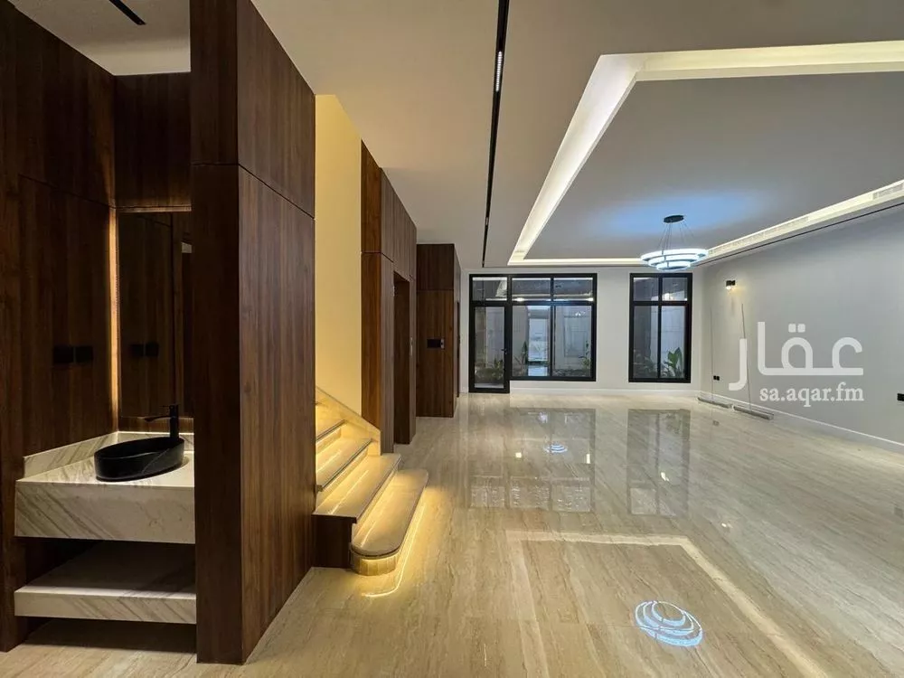 5 bedroom villa in Al Malqa 16