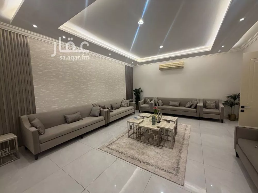 فيلا 5 غرف في الروضة 8