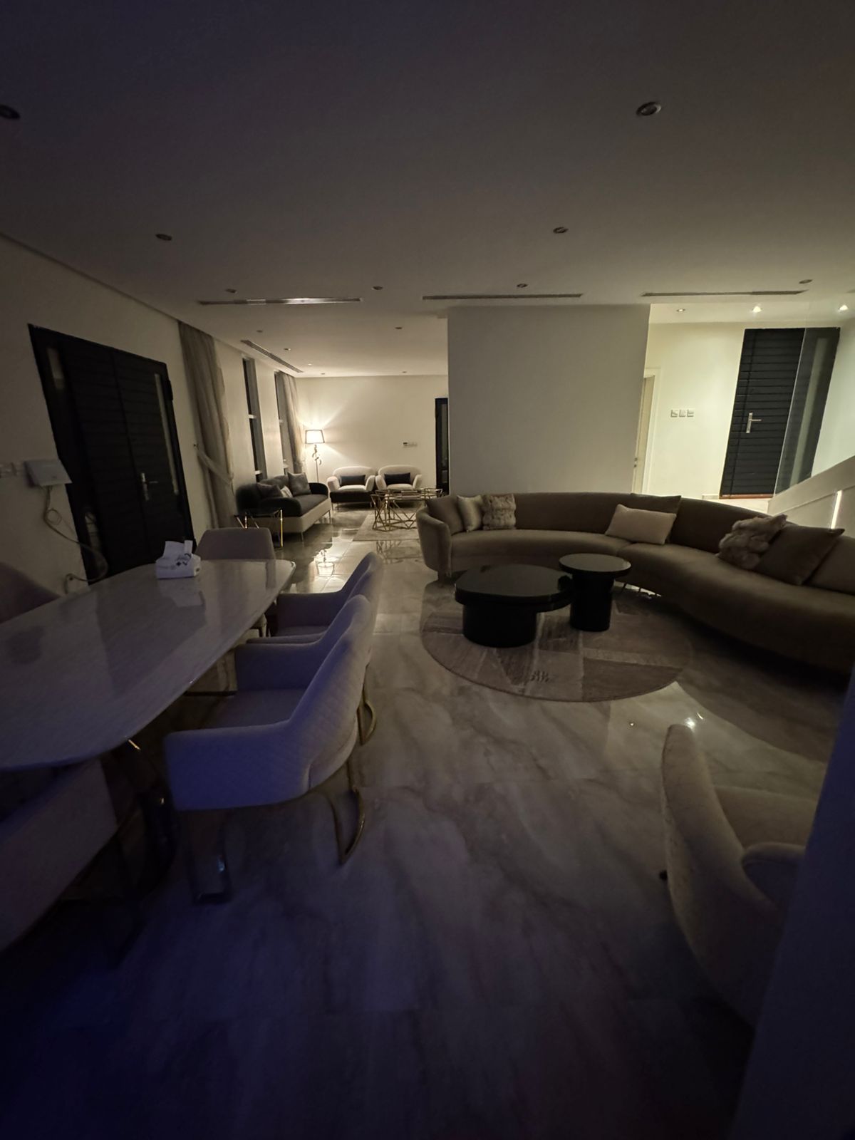 فيلا 3 غرف في العارض 2