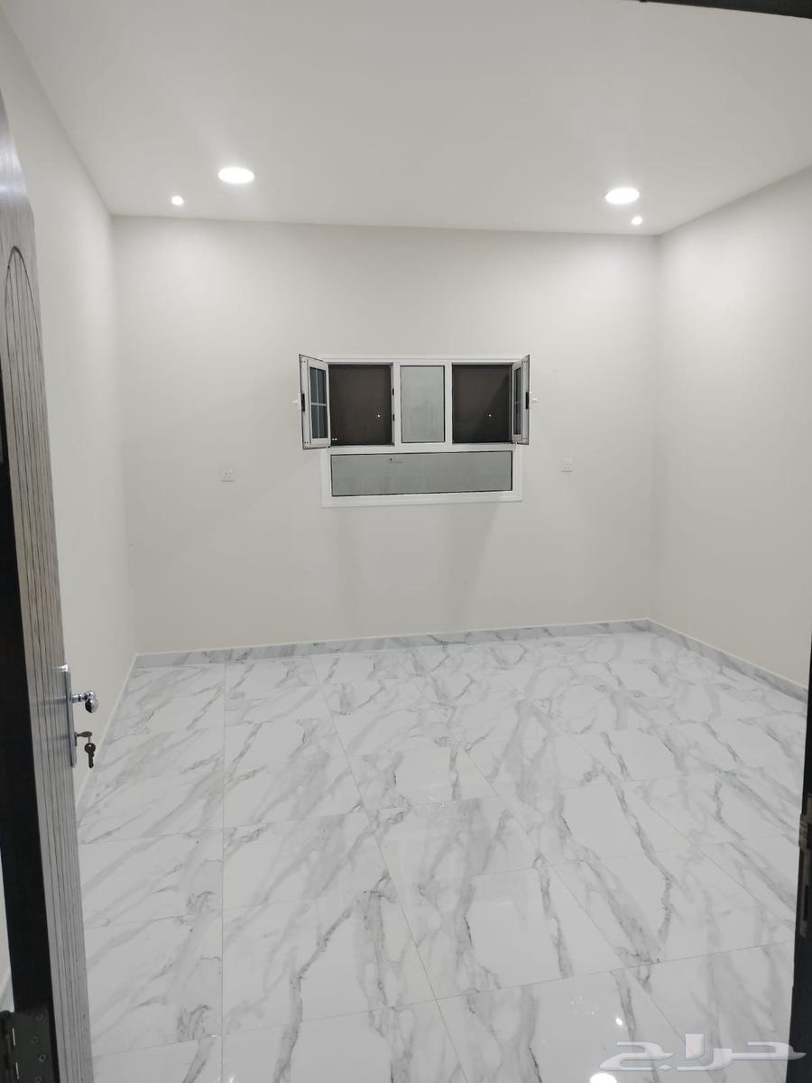 شقة 4 غرف في النايفية 8