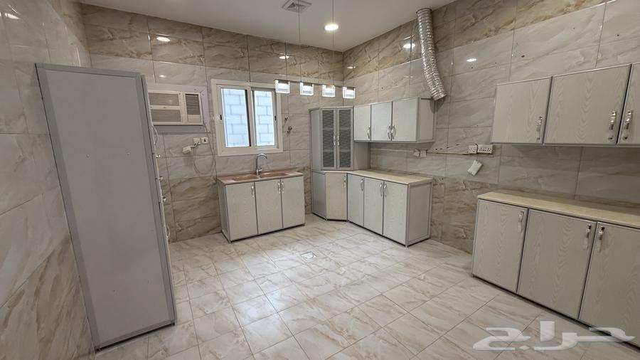 شقة 4 غرف في الشعلة 8