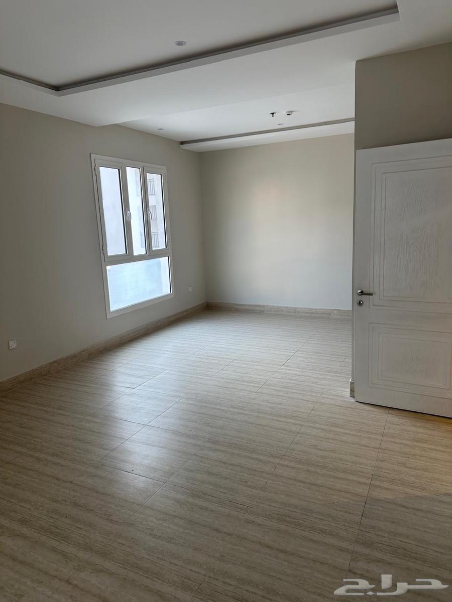 شقة 3 غرف في الحمرا 2